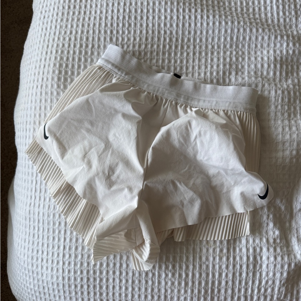 White Nike Aeroswift small